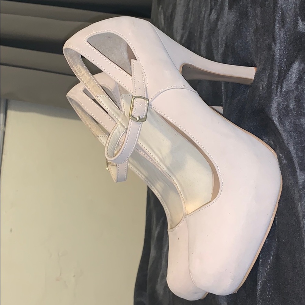 High heels - Picture 2 of 4
